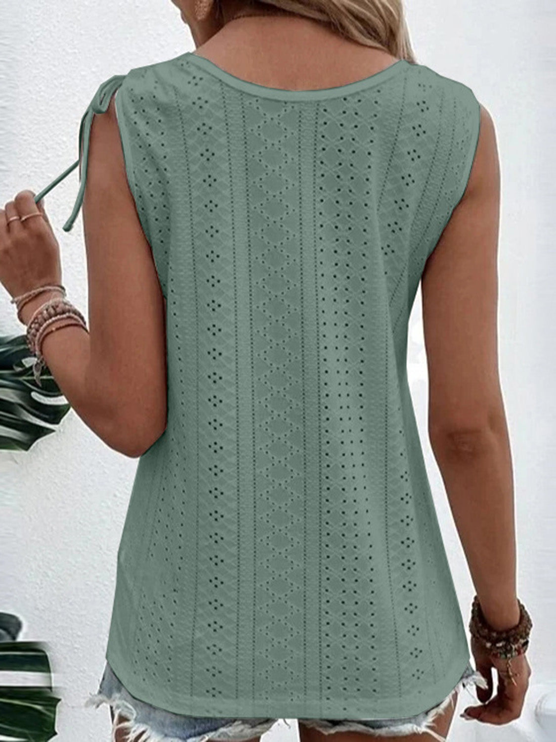 Scoop Neck Sleeveless Tank Top